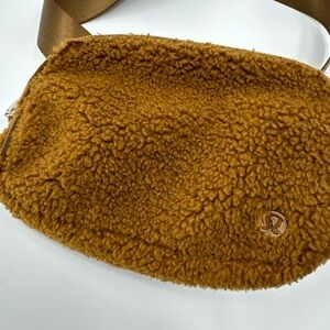 lululemon fleece Everywhere belt bag Burnt Camel 1L